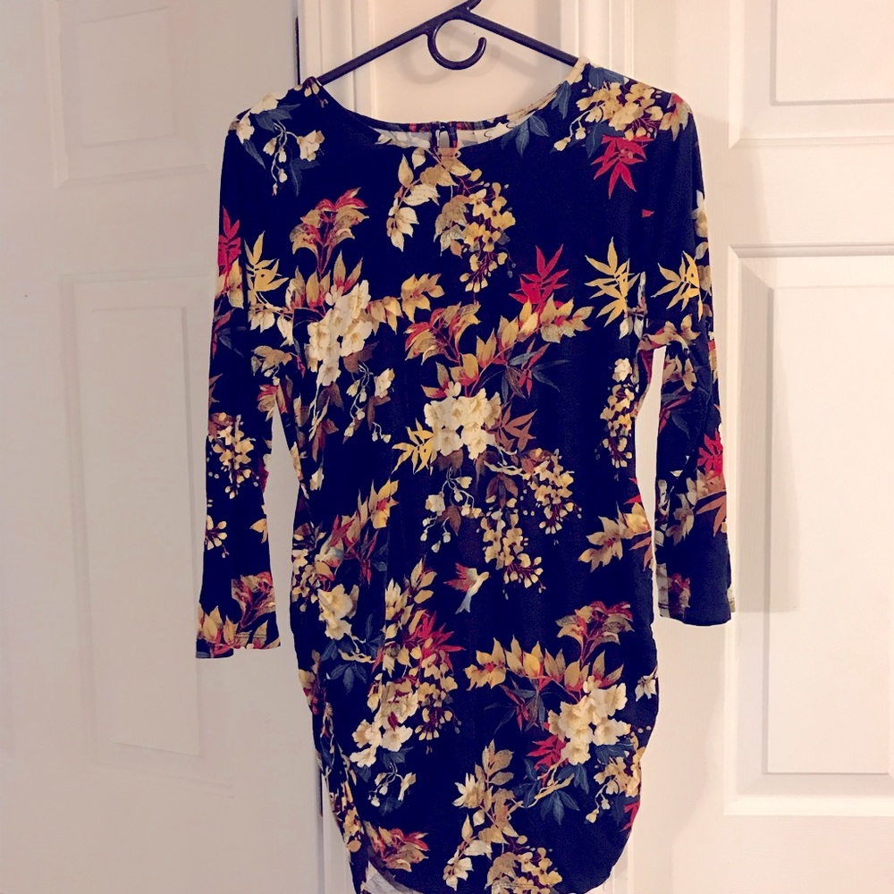 Jessica Simpson Maternity floral  top three quarter sleeves